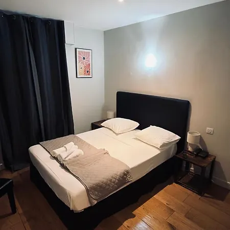 Lafayette Hotel *