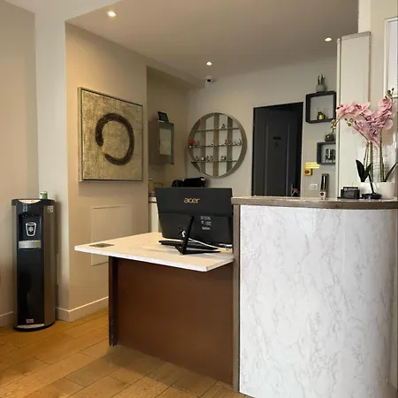 Lafayette Ξενοδοχείο *