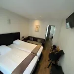 Lafayette Hotel *